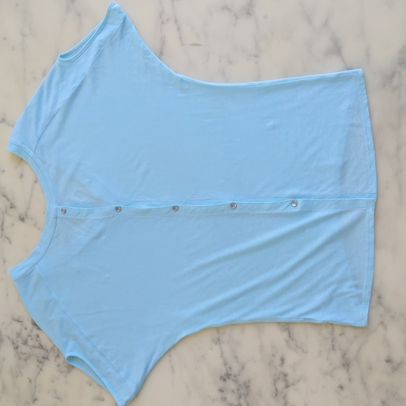 NWOT Express Cotton Modal Short Sleeve Loose Fit V-Neck Top w/back decor buttons - Picture 4 of 4